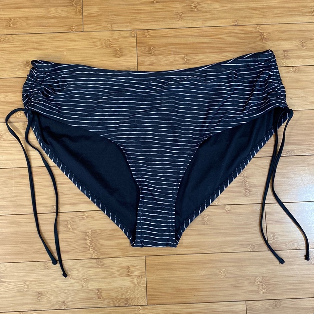 NWOT Time and Tru black and white stripe swim bottom - size 2X, 20-22